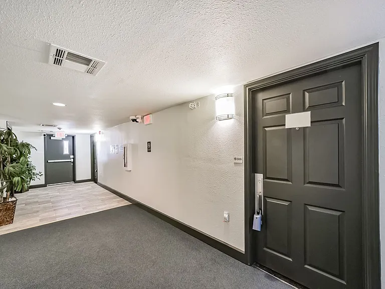 1025 Swanson St — Photo 4