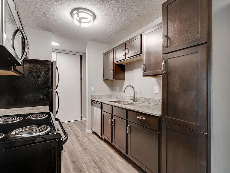 Garden Oaks Apartments — Photo 41