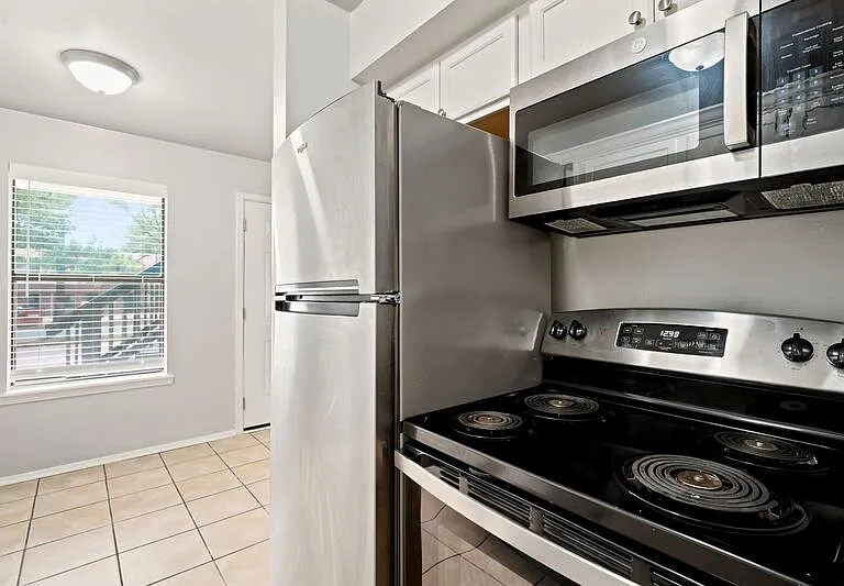 2770 N Barcelona Ave — Photo 2