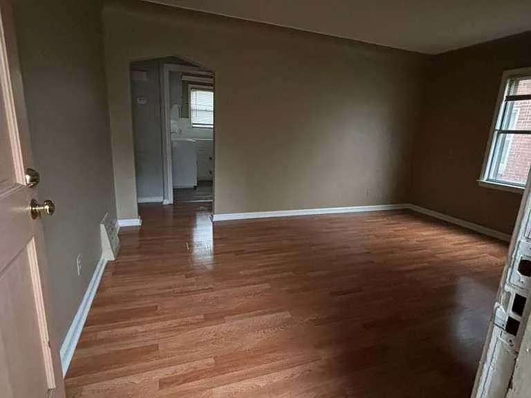 20418 Wexford St — Photo 8