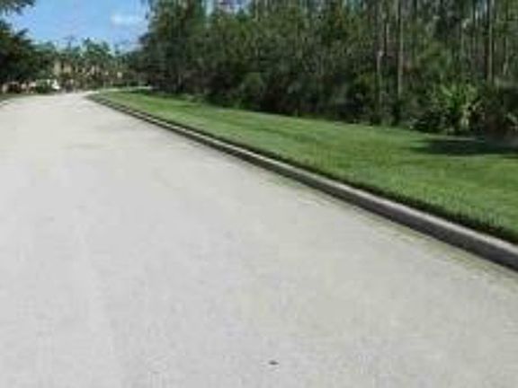 Exterior Neighborhood (street photo)