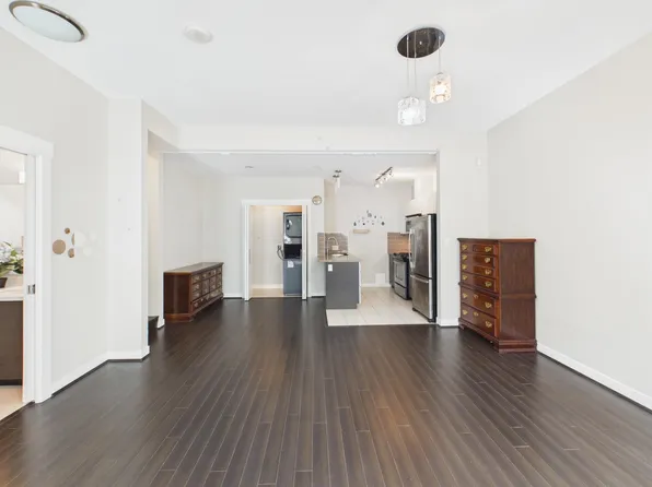 6733 Buswell St #3, Richmond, BC V6Y 2E9
