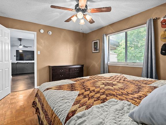2nd image of 3213 Edgewood Dr