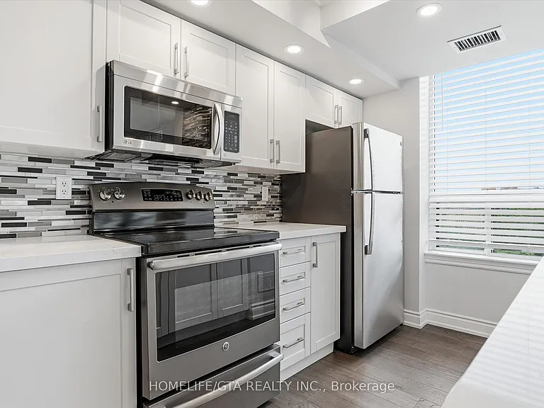 1720 Eglinton Ave E #821 — Photo 15
