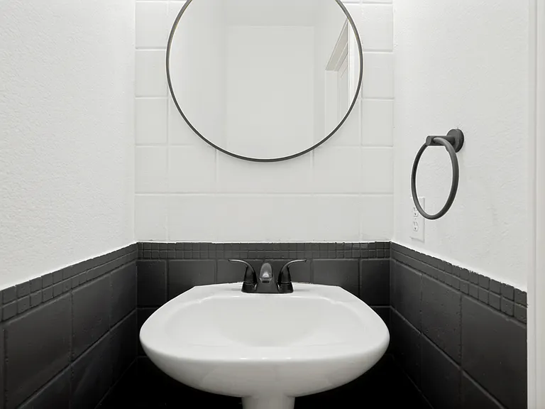 1006 Partridge Dr — Photo 3