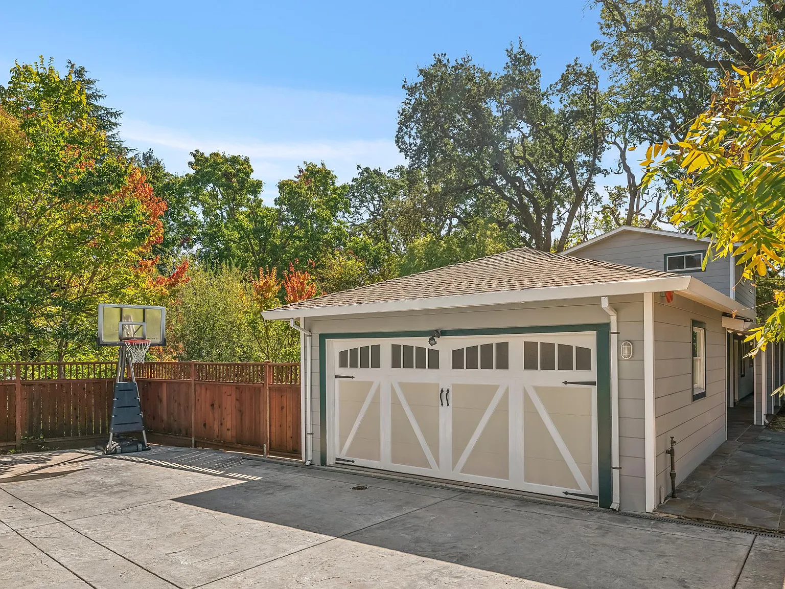 4 bed, 2007 sqft, $8,000 — Photo 4