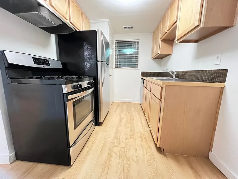 Park Place Apartments — Photo 16