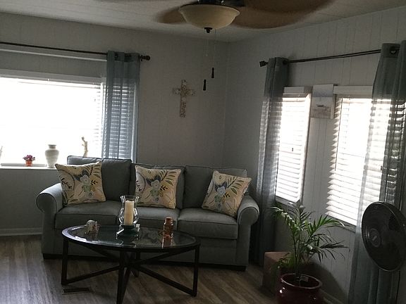 3rd image of 3927 Sarah Dr