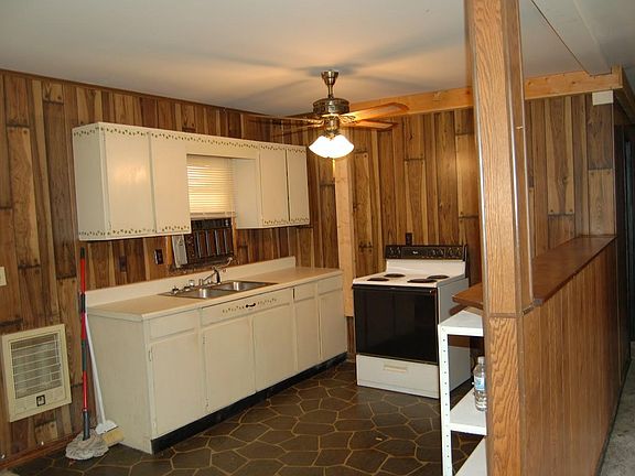 3rd image of 805 Landers St
