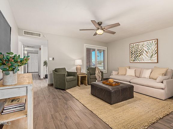 3rd image of 6236 S LOS FELIZ Drive