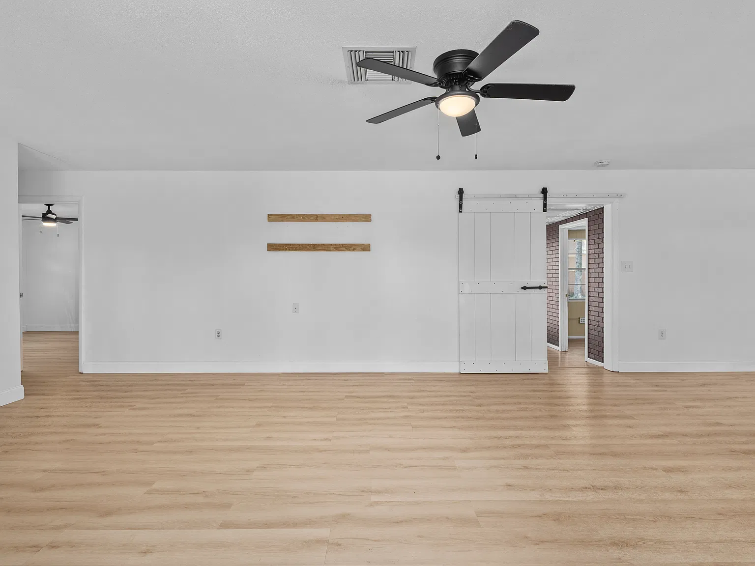4 bed, 1900 sqft, $2,400 — Photo 2