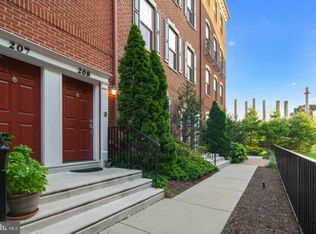 208 Commodore Ct, Philadelphia, PA 19146