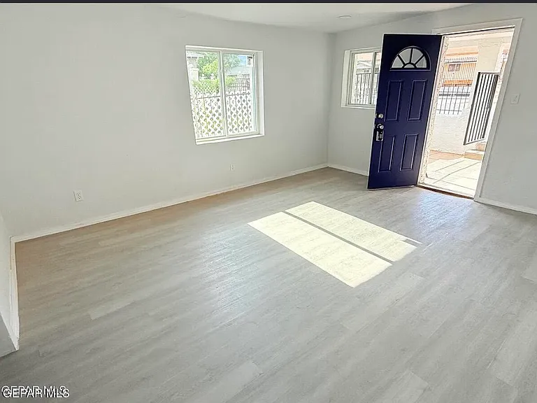 5658 Dailey Ave — Photo 4