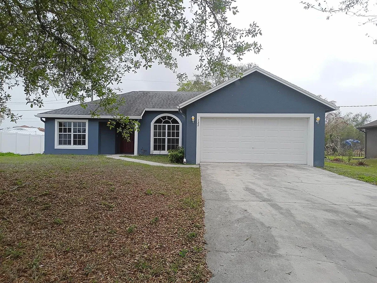 Building Photo - 132 SW Elderberry Dr