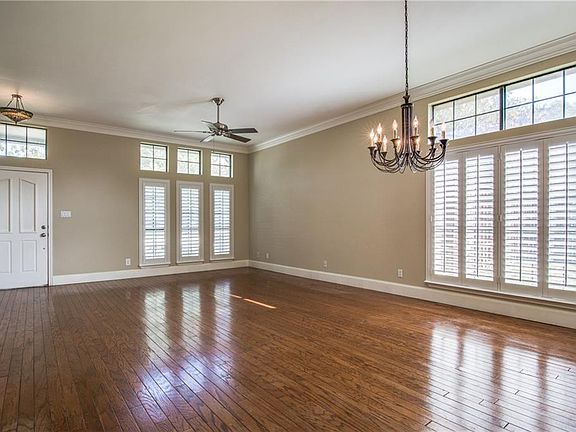 5th image of 301 Charleston Dr