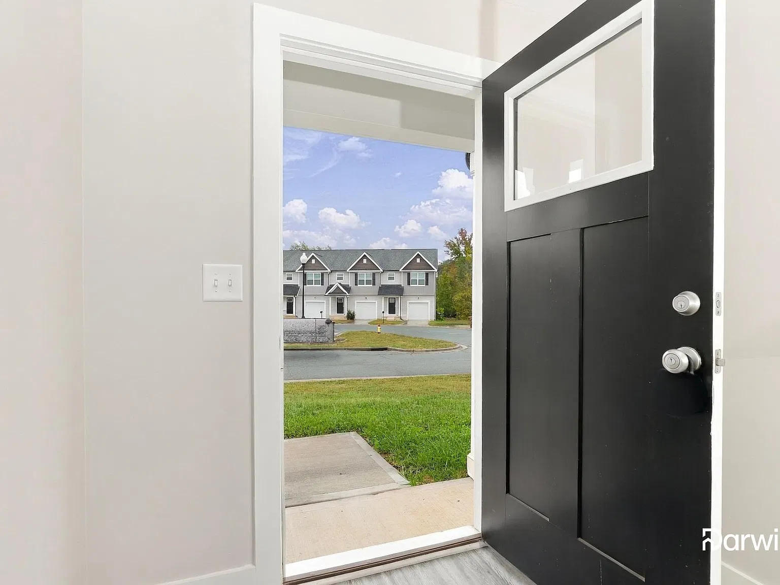 3 bed, 2.5 bath, 1558 sqft, $1,745 — Photo 3
