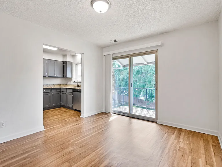 Lakemont Apartments — Photo 64
