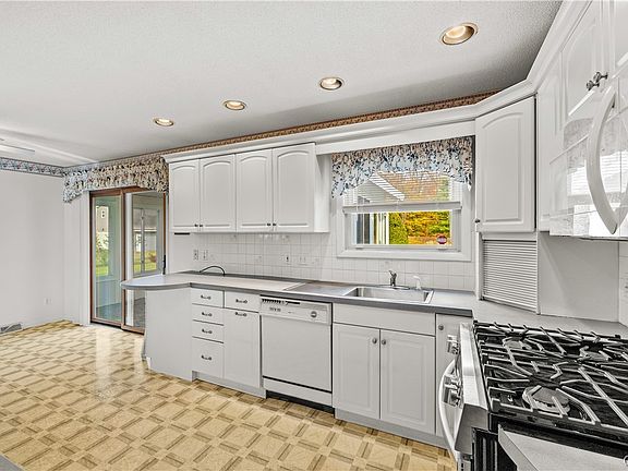 3rd image of 8031 New Floyd Rd