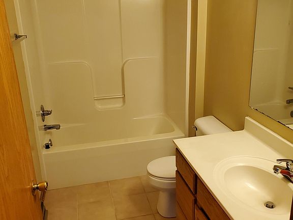 3rd image of 1529 Wolcott St