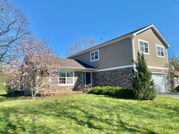 721 Hackberry Ln, Algonquin, IL 60102