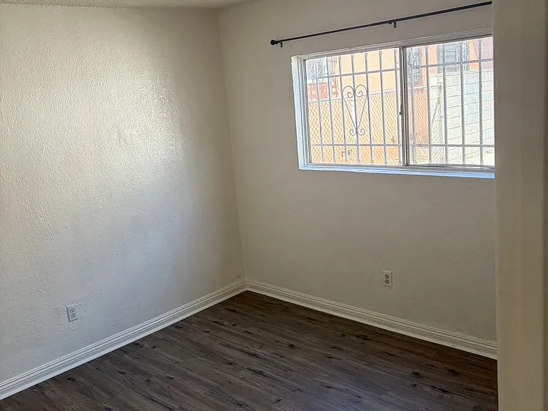 736 W Century Blvd — Photo 6