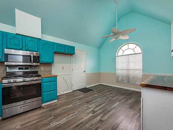 4th image of 3909 Lakewood Valley Dr