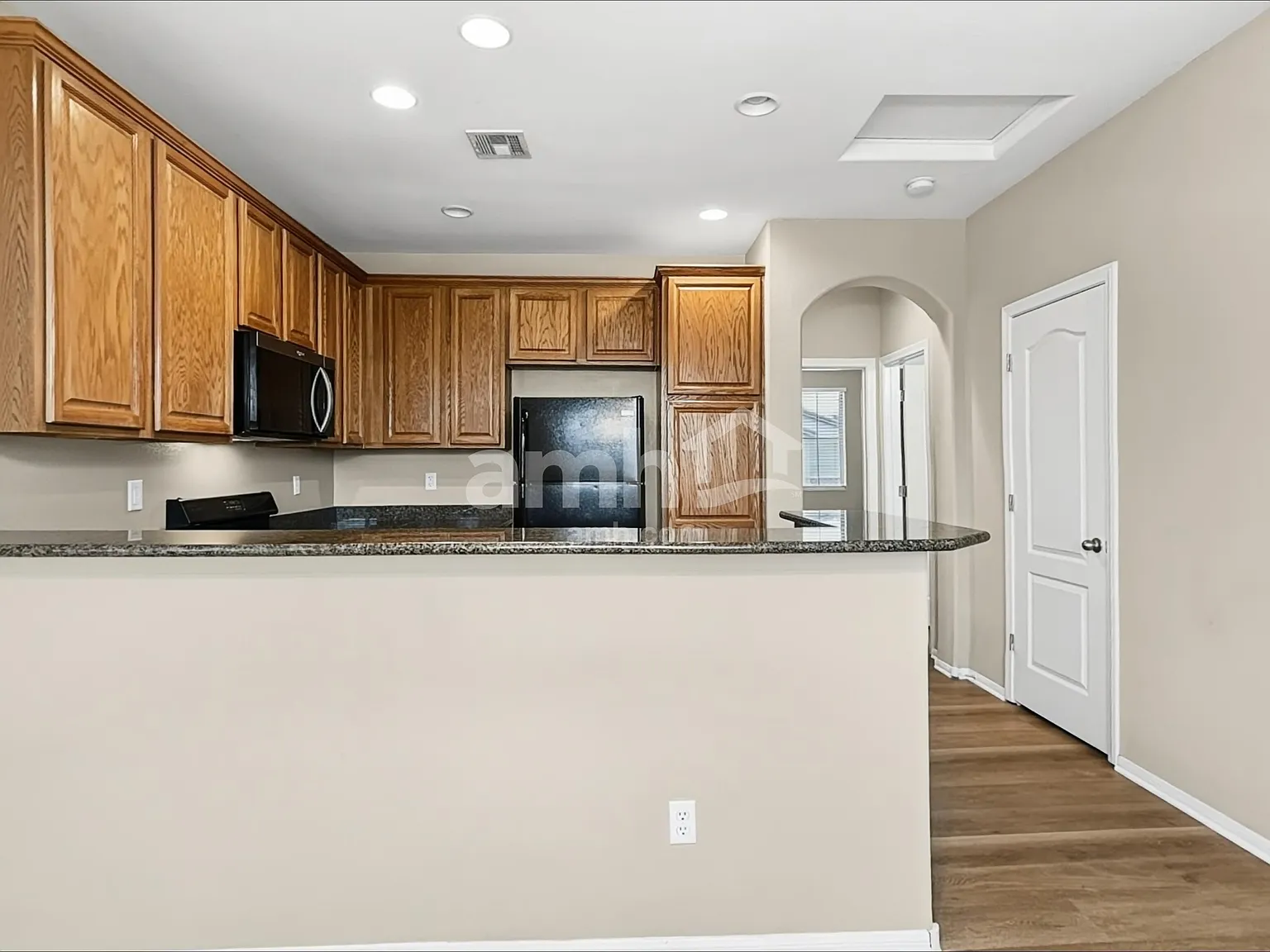 3 bed, 2.5 bath, 1609 sqft, $2,160 — Photo 4