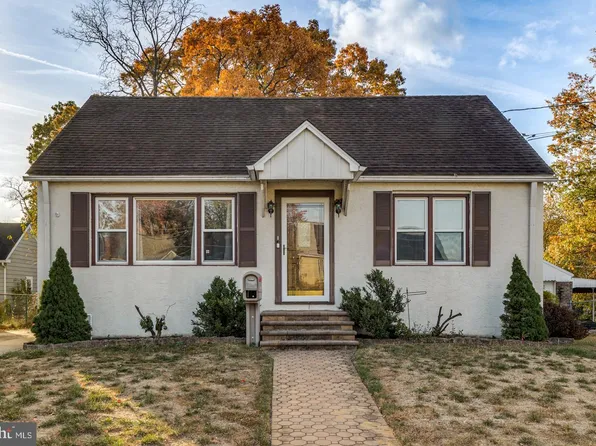 216 Beaver Dr, Bellmawr, NJ 08031