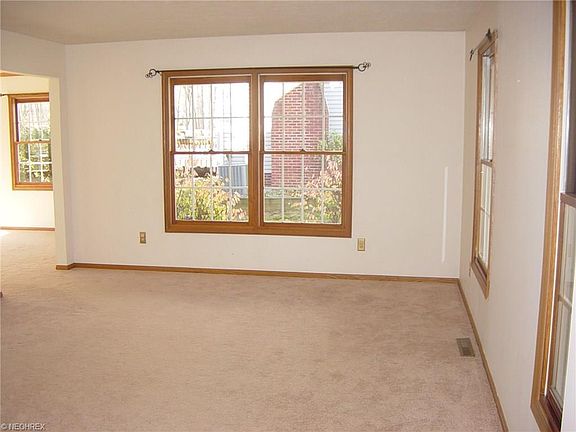 5th image of 2924 Laurel Woods Blvd