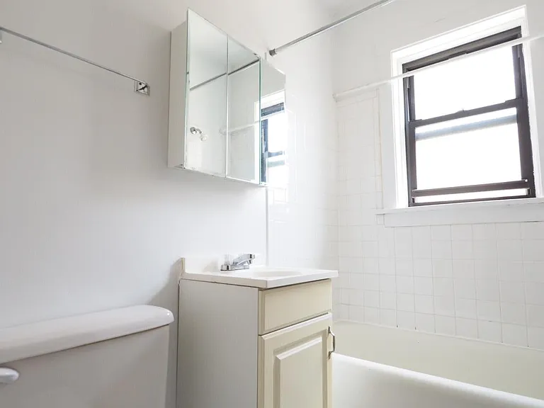 4519 N Paulina St #2B — Photo 6