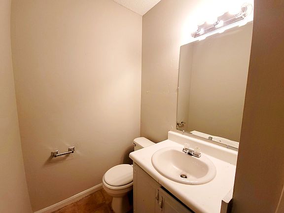 4th image of 105 Windward St #C