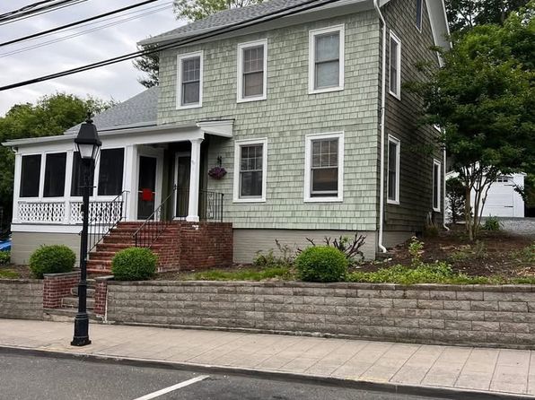 303 E Main St