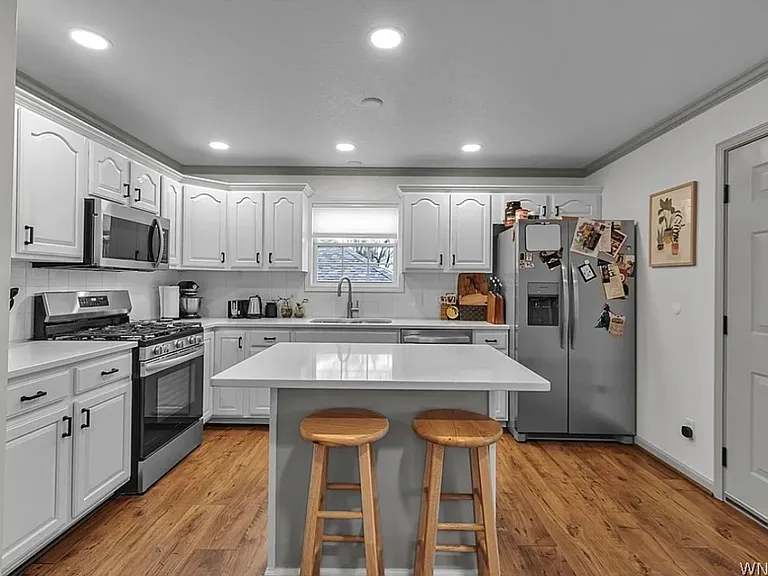4996 Thurston Ave — Photo 2