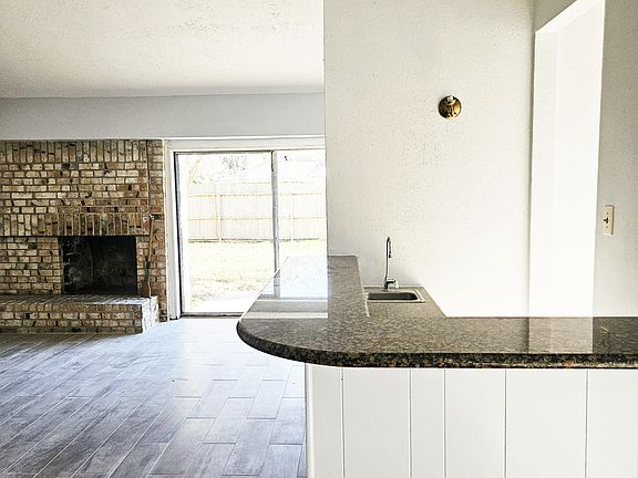 4th image of 2411 Stillmeadow Dr
