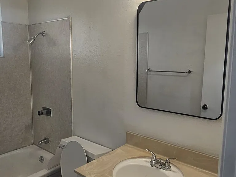1814 V St #7 — Photo 35