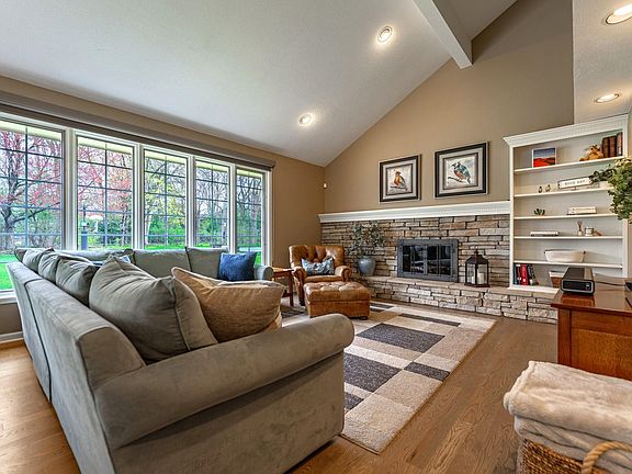 4th image of 1764 Foxwood Ct