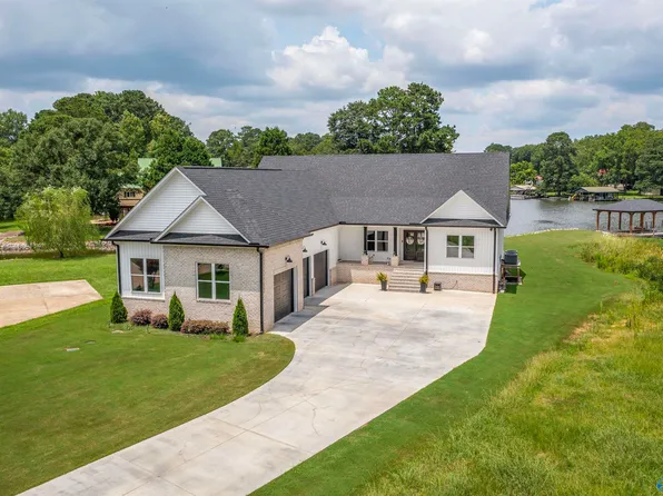 312 Camden Cove Point, Gadsden, AL 35903