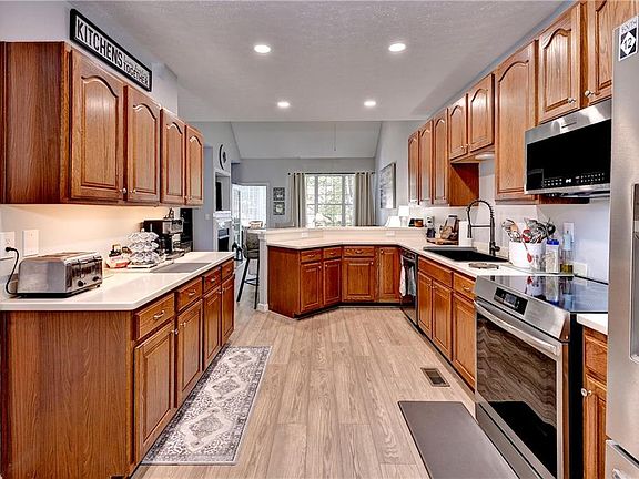 4th image of 401 Zelkova Rd
