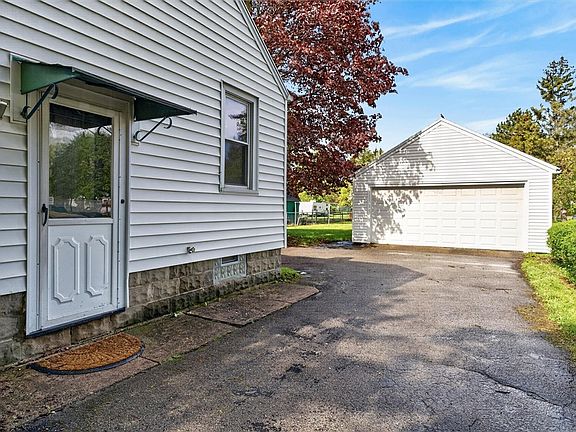 4th image of 633 Wegman Rd
