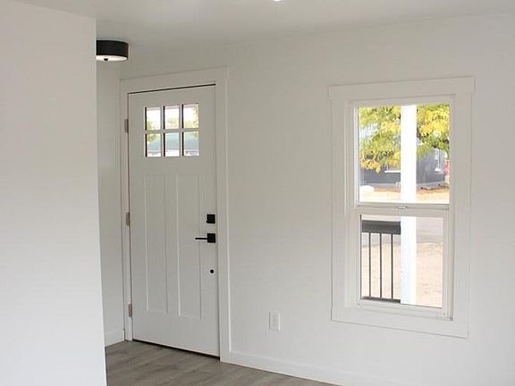 5th image of 443 Alma Ave