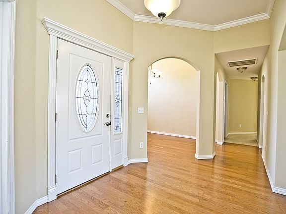 2nd image of 1250 Torbay Trce