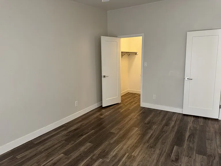 1545 W Colter St #16 — Photo 5