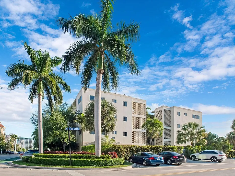 10001 W Bay Harbor Dr #208
