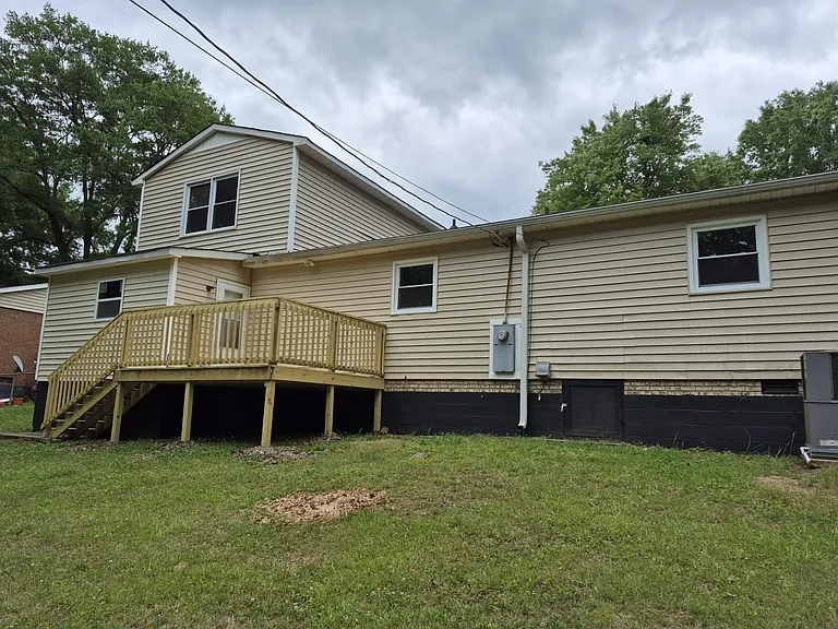 404 Wooddale Dr — Photo 2