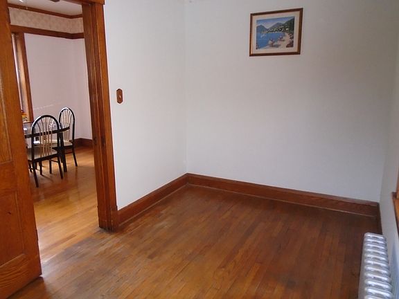 4th image of 2415 N Lotus Ave