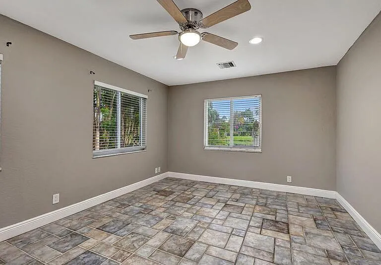 1402 Cormorant Rd — Photo 22