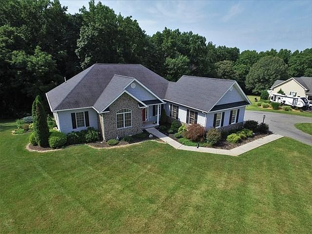 1st image of 163 Oak Meadows Dr