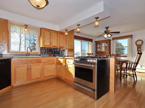 Spacious kitchen/dining