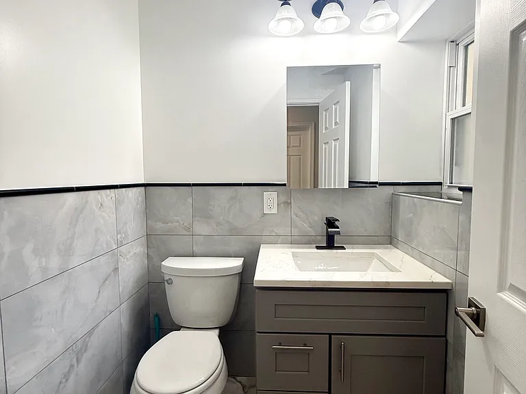 205 W Wishart St — Photo 8