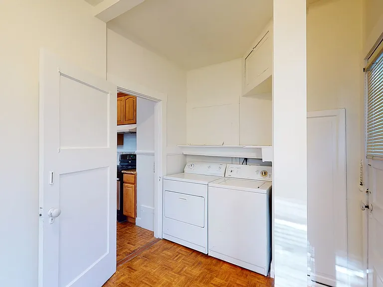 5399 Broadway — Photo 12